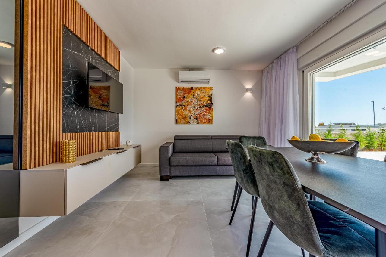 Twins Apartment *