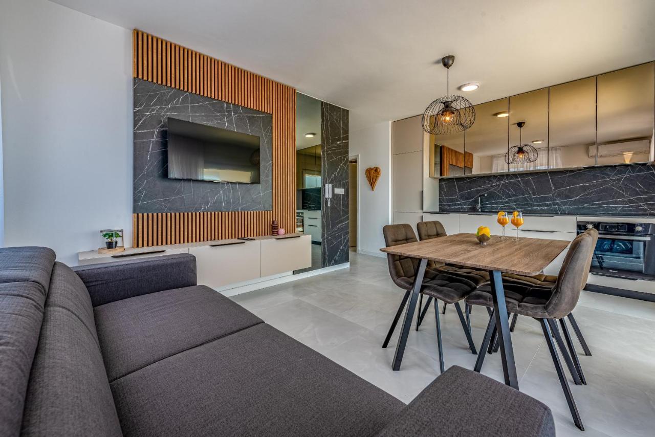 Twins Apartment *